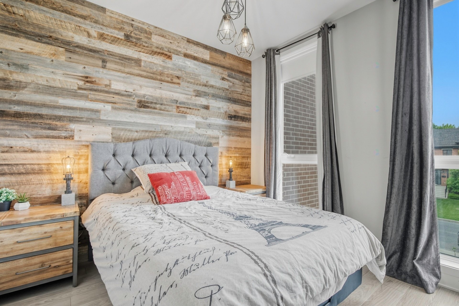









1361


Rue des Tilleuls

,
Saint-Bruno-de-Montarville,




QC
J3V0C5

