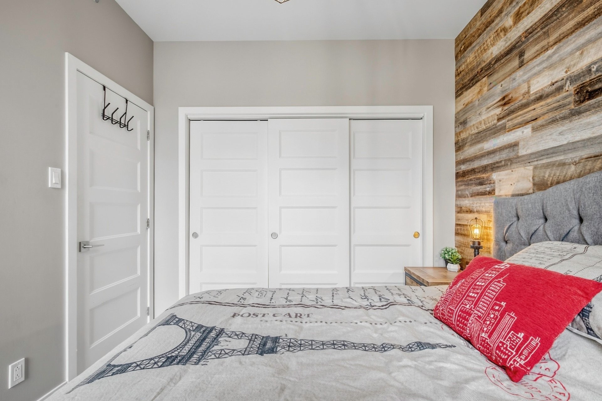 









1361


Rue des Tilleuls

,
Saint-Bruno-de-Montarville,




QC
J3V0C5

