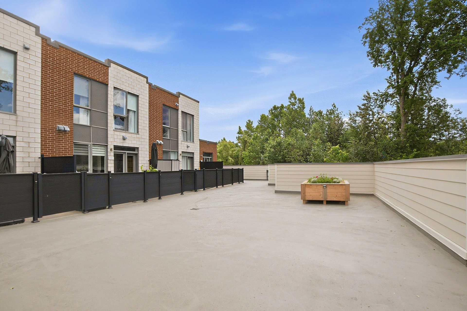 









1361


Rue des Tilleuls

,
Saint-Bruno-de-Montarville,




QC
J3V0C5

