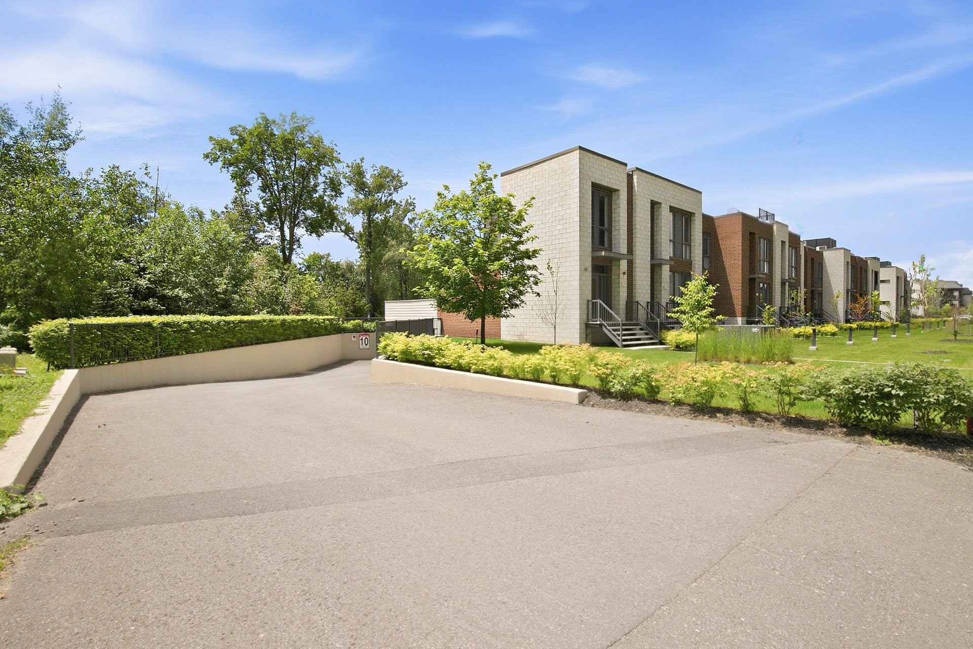 









1361


Rue des Tilleuls

,
Saint-Bruno-de-Montarville,




QC
J3V0C5

