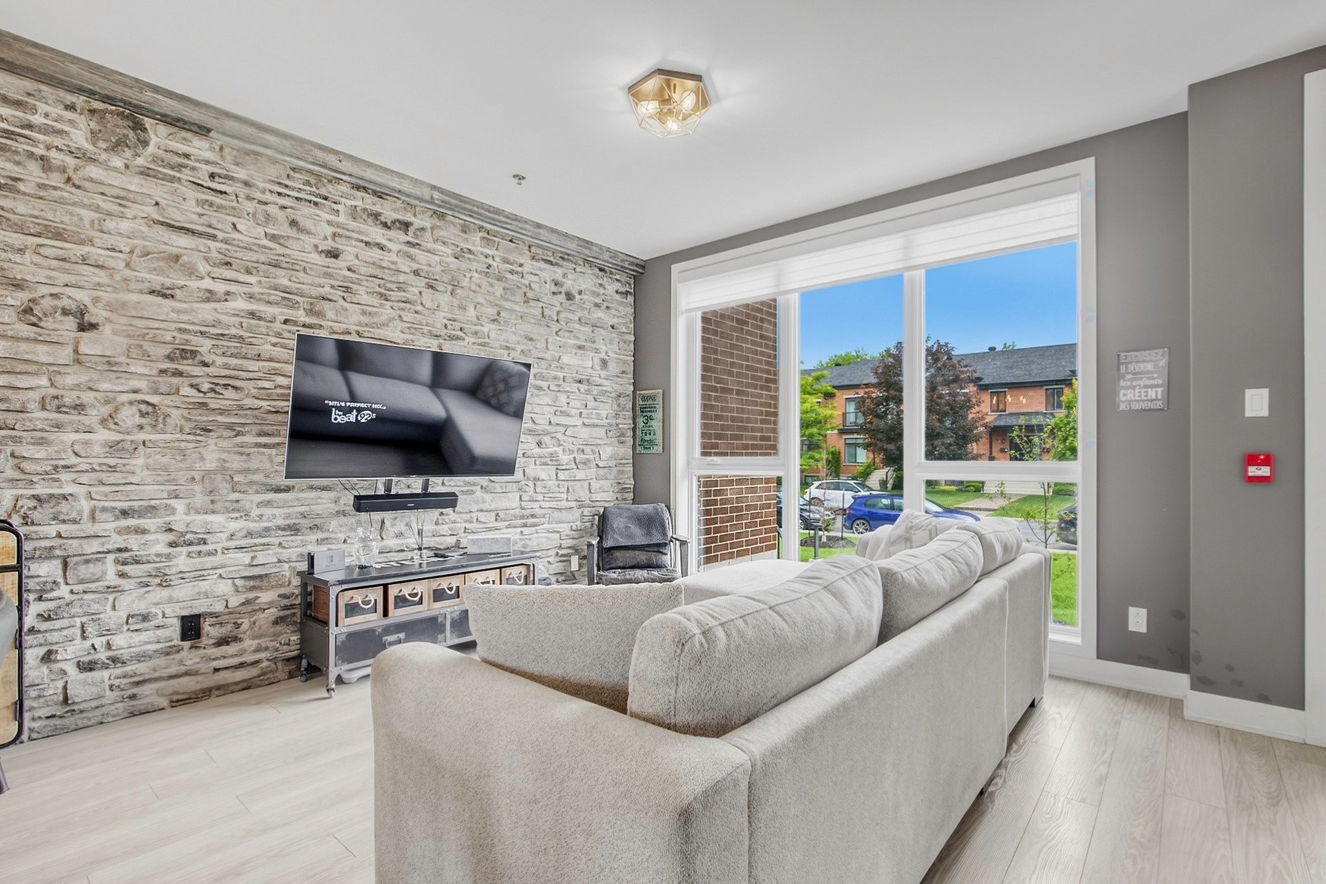









1361


Rue des Tilleuls

,
Saint-Bruno-de-Montarville,




QC
J3V0C5

