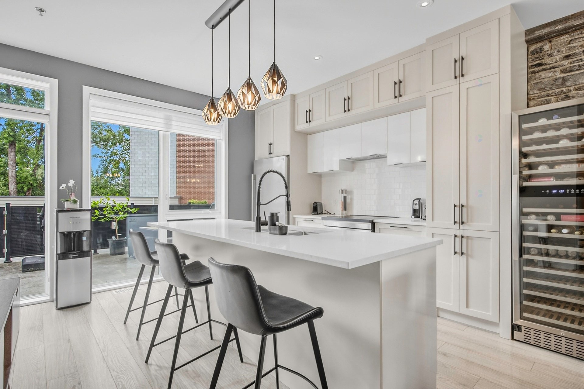 









1361


Rue des Tilleuls

,
Saint-Bruno-de-Montarville,




QC
J3V0C5

