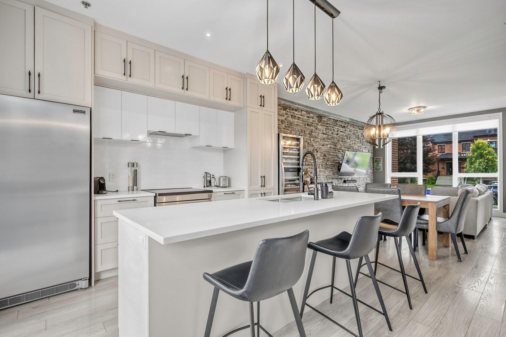 









1361


Rue des Tilleuls

,
Saint-Bruno-de-Montarville,




QC
J3V0C5

