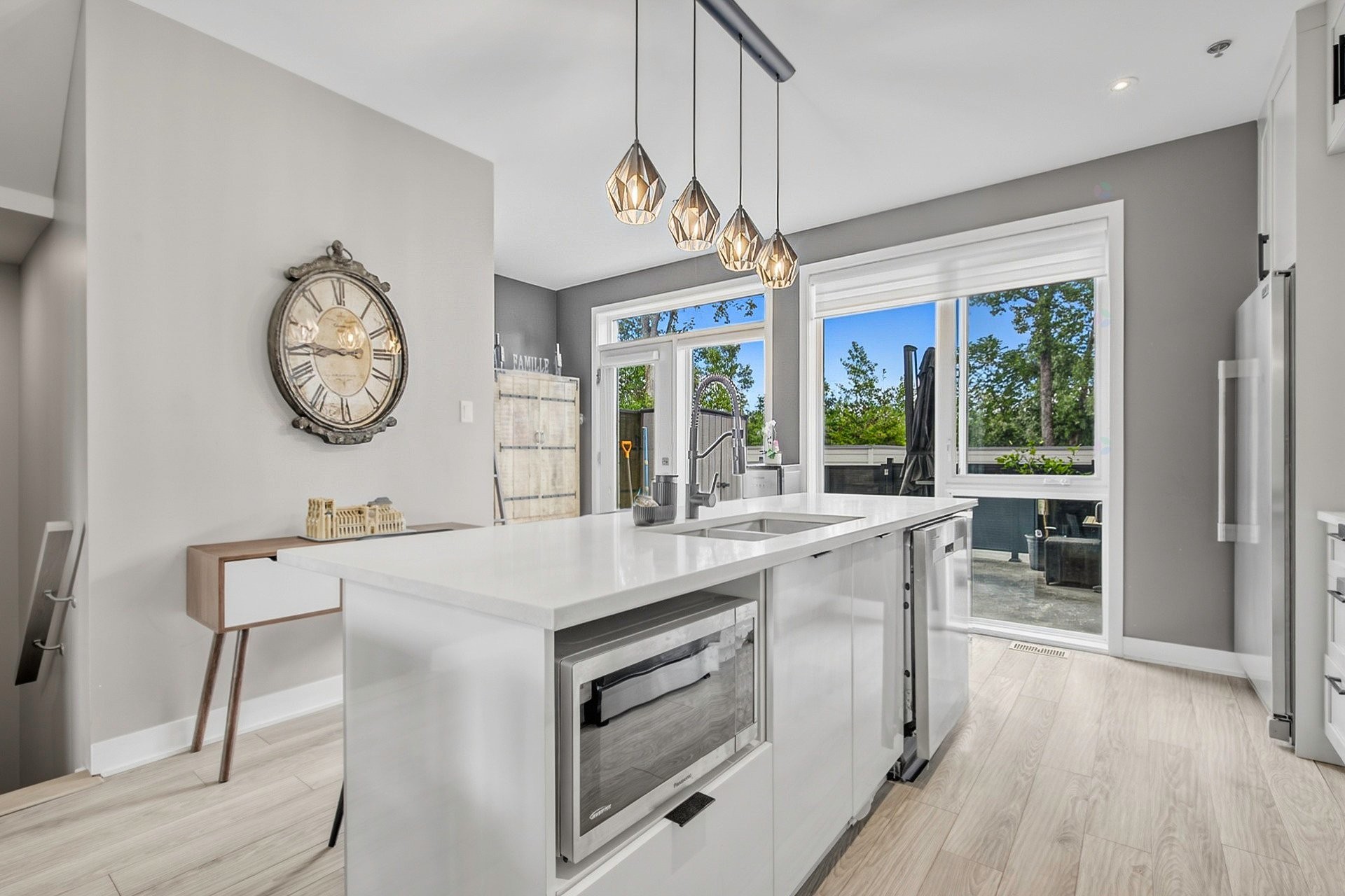 









1361


Rue des Tilleuls

,
Saint-Bruno-de-Montarville,




QC
J3V0C5

