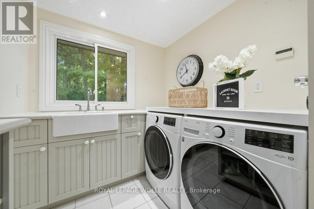 












2229 HERRGOTT ROAD

,
Wellesley,




Ontario
N0B2M0

