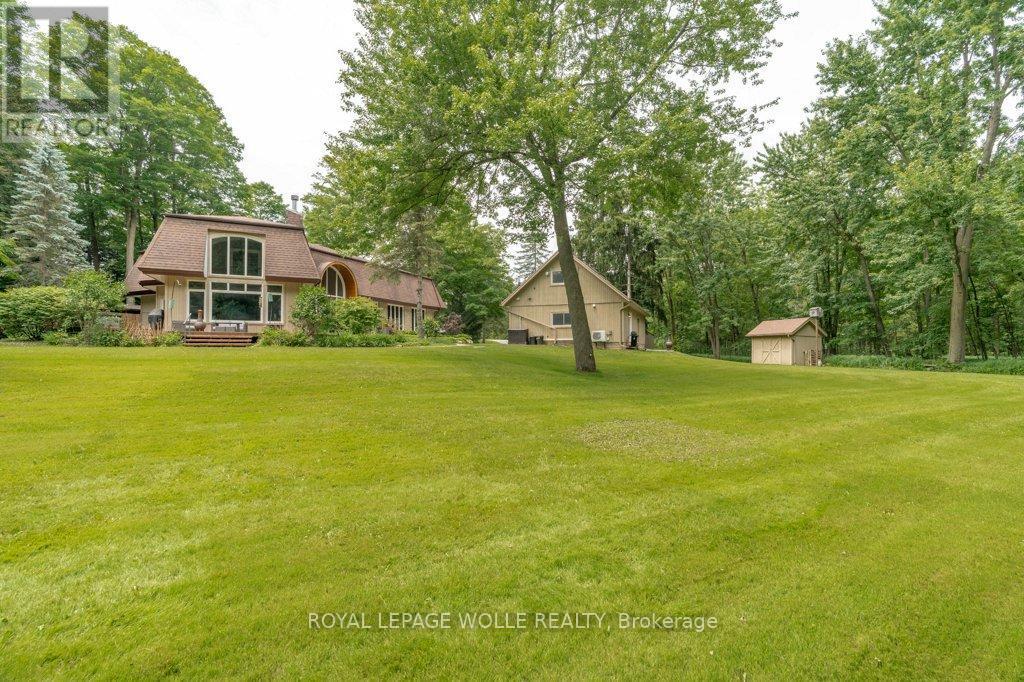 












2229 HERRGOTT ROAD

,
Wellesley,




Ontario
N0B2M0


