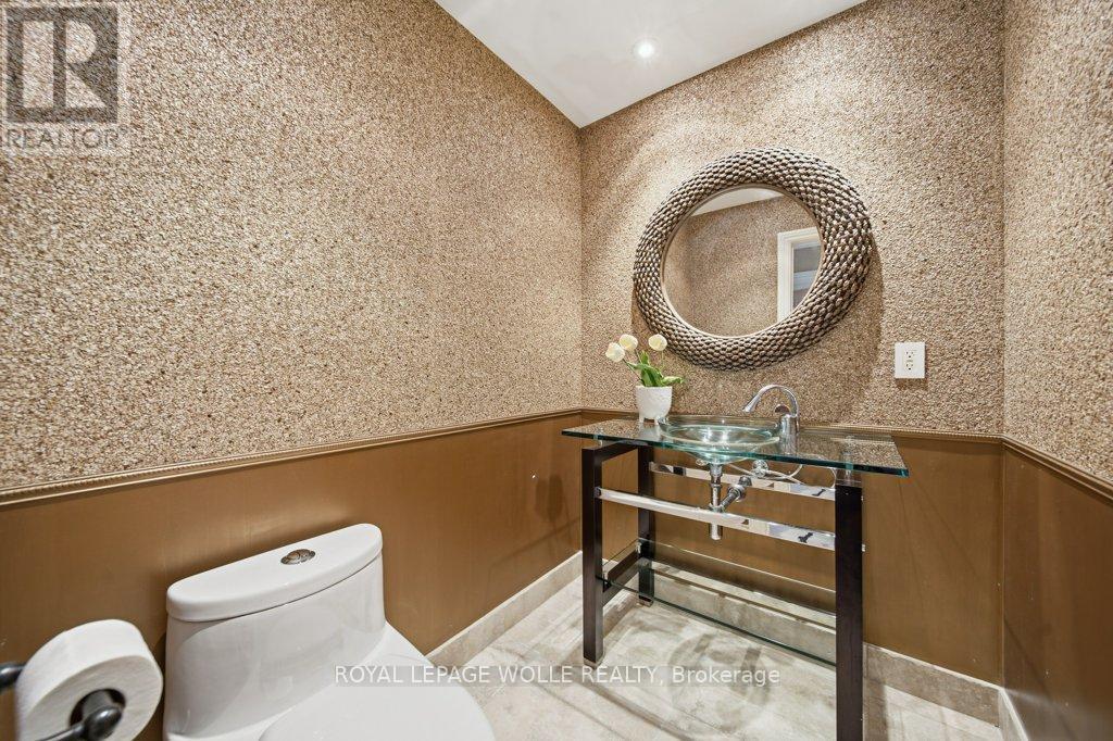 












2229 HERRGOTT ROAD

,
Wellesley,




Ontario
N0B2M0

