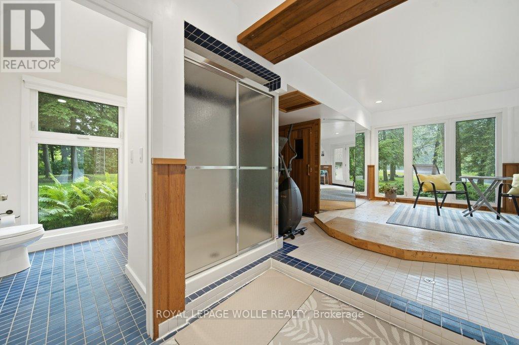 












2229 HERRGOTT ROAD

,
Wellesley,




Ontario
N0B2M0

