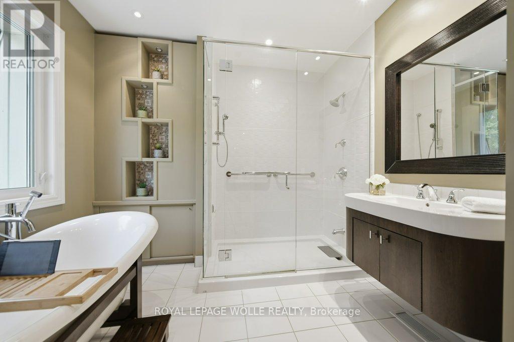 












2229 HERRGOTT ROAD

,
Wellesley,




Ontario
N0B2M0

