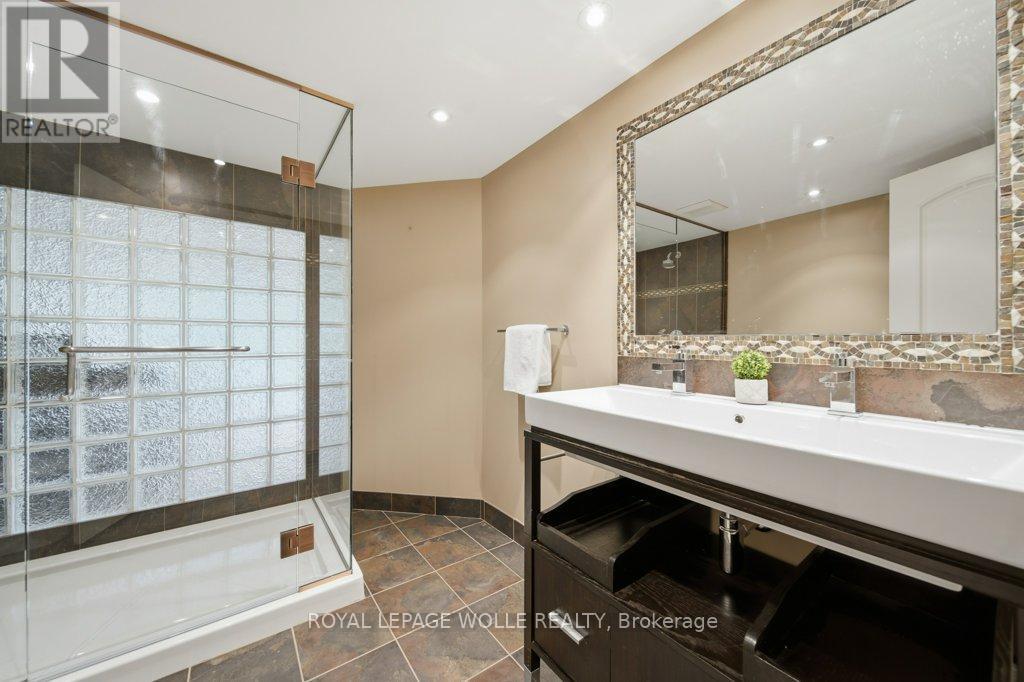












2229 HERRGOTT ROAD

,
Wellesley,




Ontario
N0B2M0

