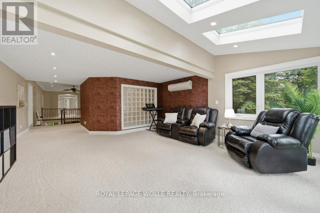 












2229 HERRGOTT ROAD

,
Wellesley,




Ontario
N0B2M0

