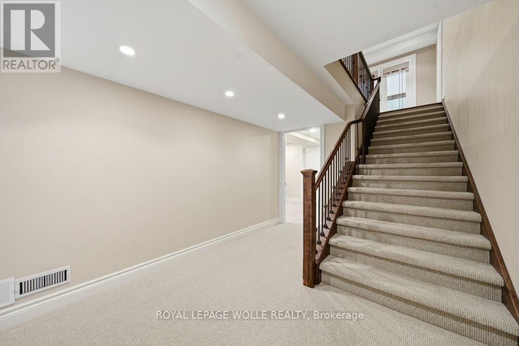 












2229 HERRGOTT ROAD

,
Wellesley,




Ontario
N0B2M0

