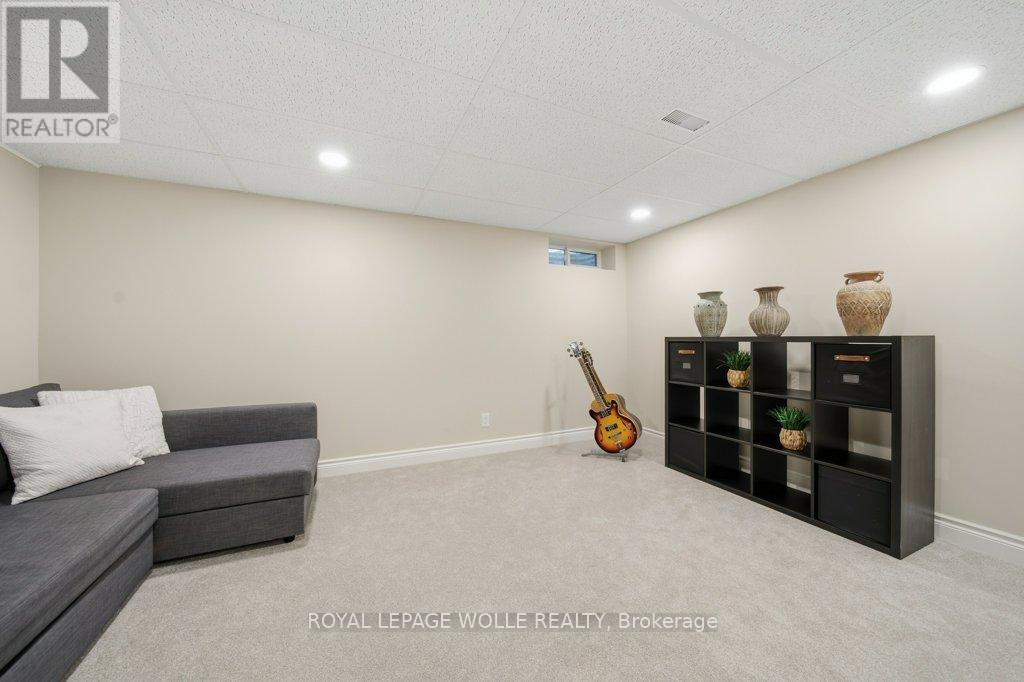 












2229 HERRGOTT ROAD

,
Wellesley,




Ontario
N0B2M0

