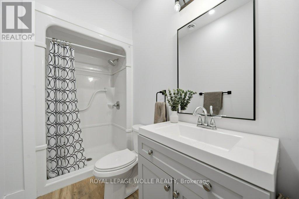 












2229 HERRGOTT ROAD

,
Wellesley,




Ontario
N0B2M0

