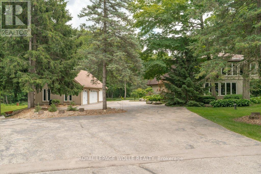 












2229 HERRGOTT ROAD

,
Wellesley,




Ontario
N0B2M0

