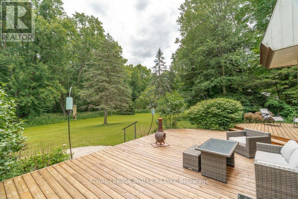 












2229 HERRGOTT ROAD

,
Wellesley,




Ontario
N0B2M0

