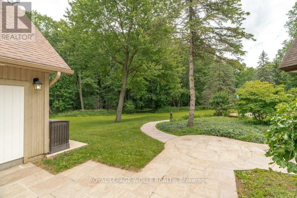 












2229 HERRGOTT ROAD

,
Wellesley,




Ontario
N0B2M0

