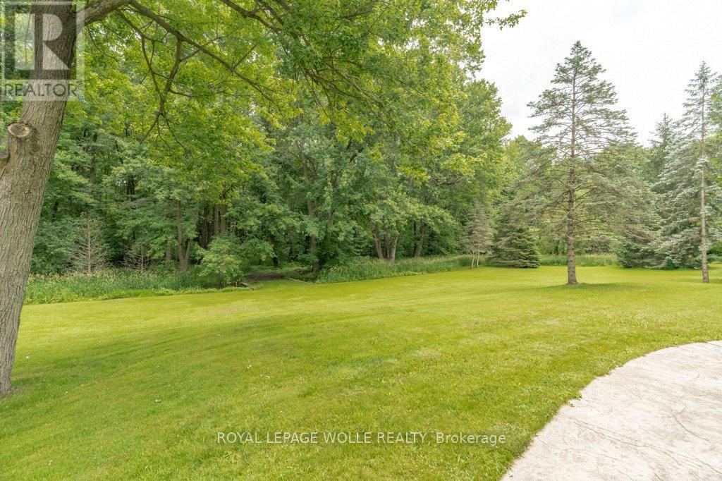 












2229 HERRGOTT ROAD

,
Wellesley,




Ontario
N0B2M0

