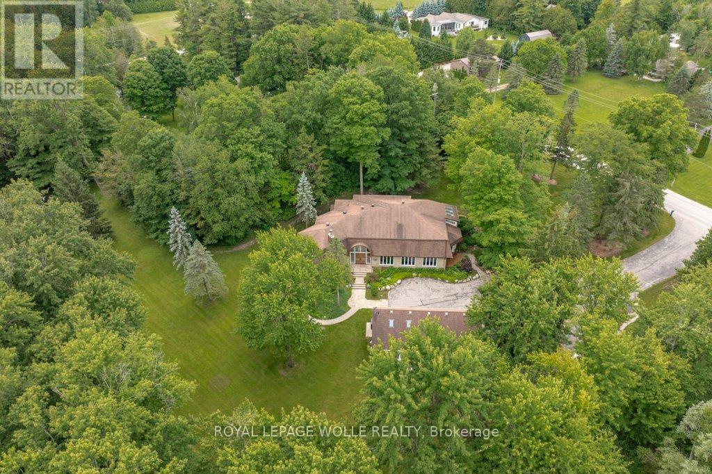 












2229 HERRGOTT ROAD

,
Wellesley,




Ontario
N0B2M0

