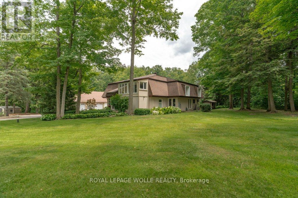 












2229 HERRGOTT ROAD

,
Wellesley,




Ontario
N0B2M0

