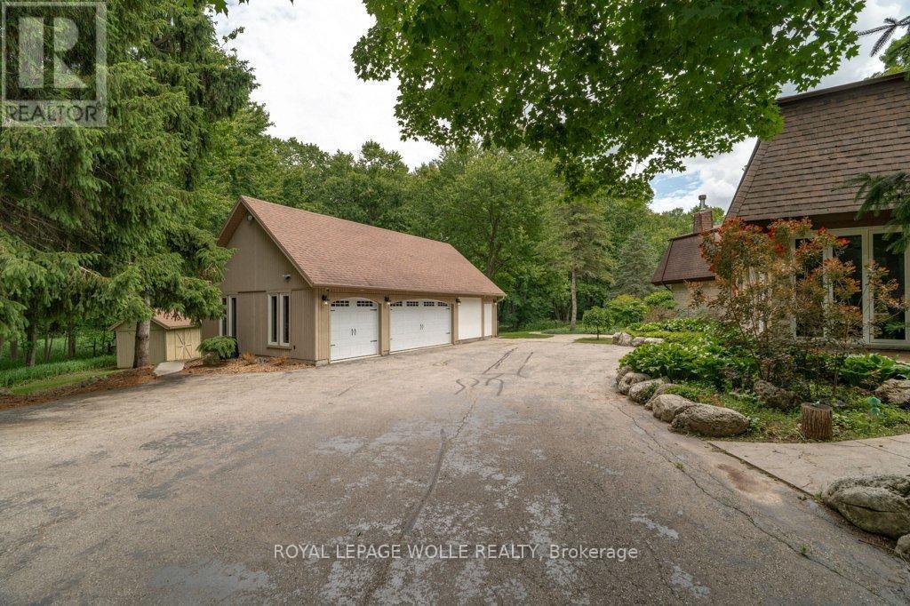 












2229 HERRGOTT ROAD

,
Wellesley,




Ontario
N0B2M0

