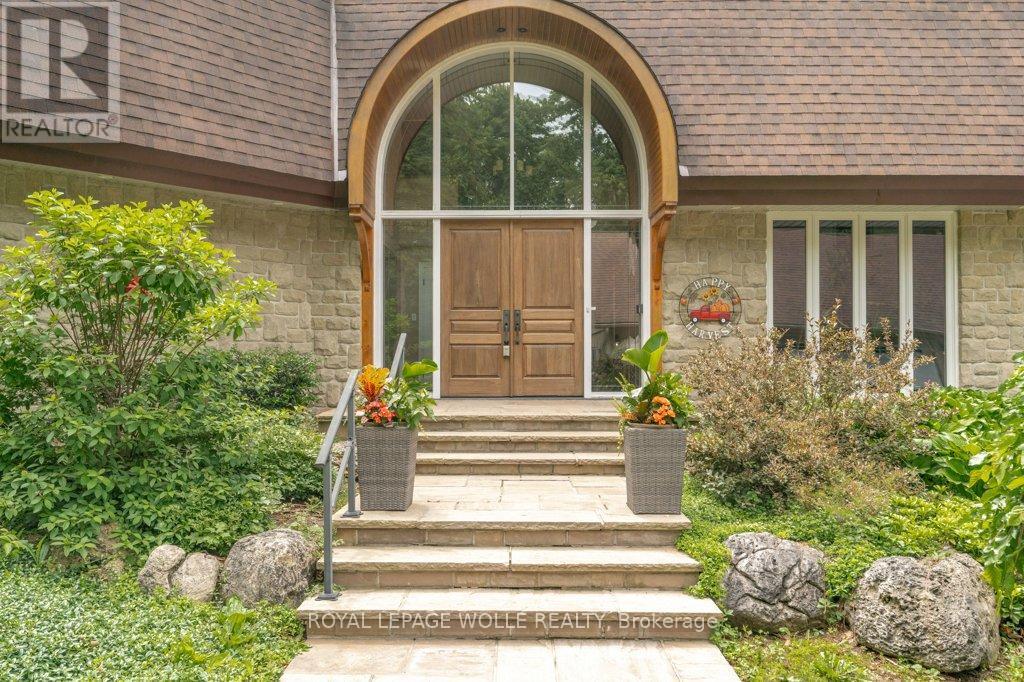 












2229 HERRGOTT ROAD

,
Wellesley,




Ontario
N0B2M0

