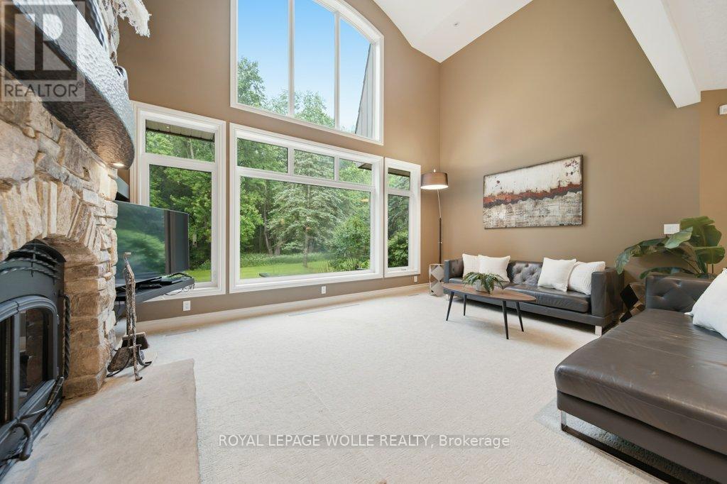 












2229 HERRGOTT ROAD

,
Wellesley,




Ontario
N0B2M0

