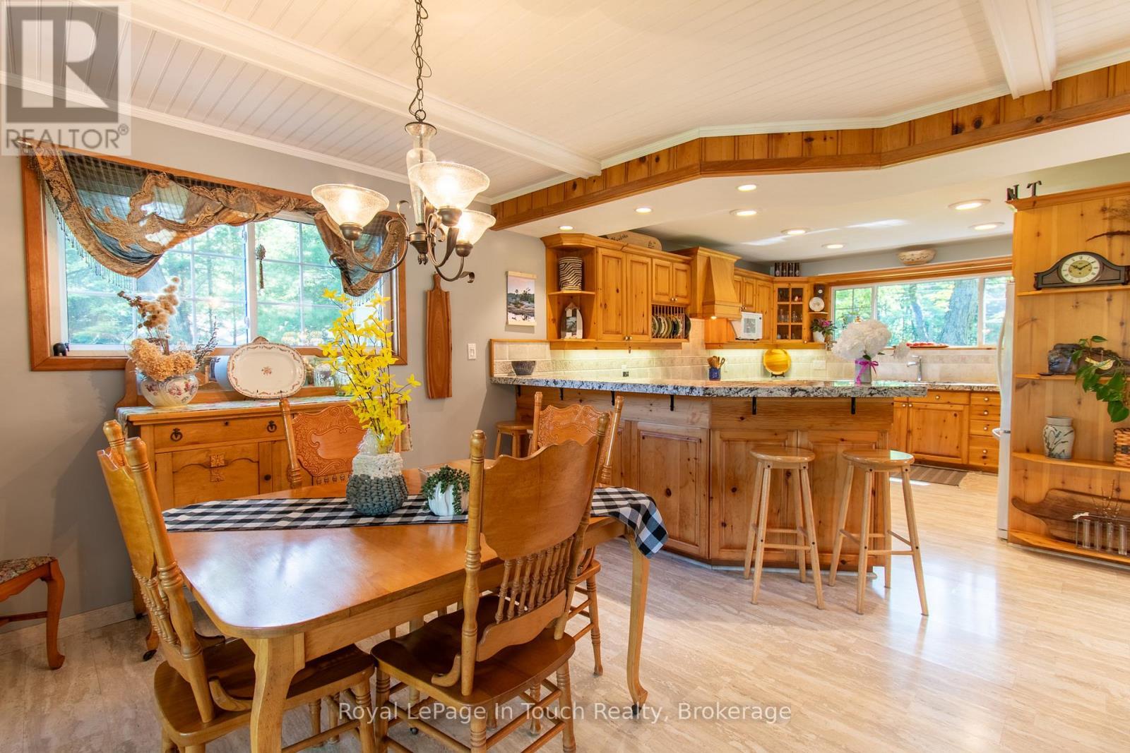 












1464 GOLDEN BEACH ROAD

,
Bracebridge (Monck (Bracebridge)),




Ontario
P1L1W8

