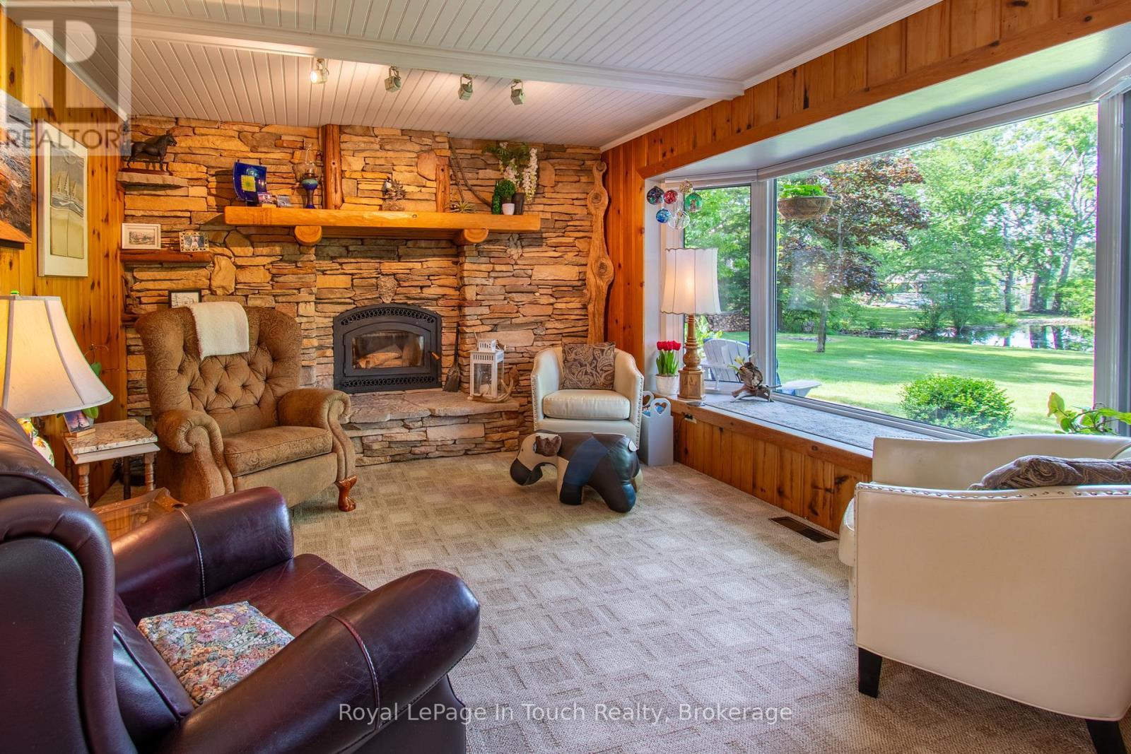 












1464 GOLDEN BEACH ROAD

,
Bracebridge (Monck (Bracebridge)),




Ontario
P1L1W8


