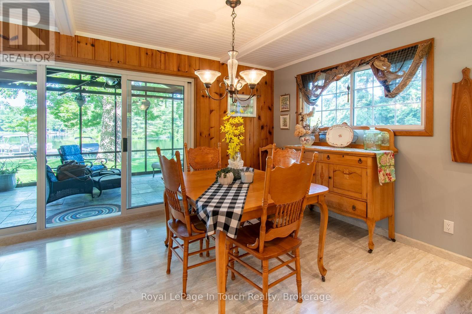 












1464 GOLDEN BEACH ROAD

,
Bracebridge (Monck (Bracebridge)),




Ontario
P1L1W8

