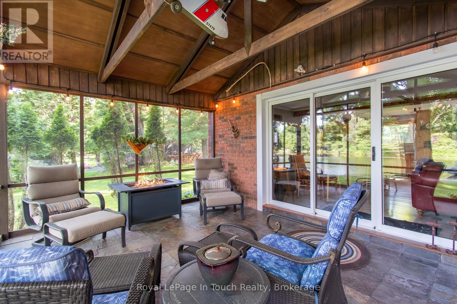 












1464 GOLDEN BEACH ROAD

,
Bracebridge (Monck (Bracebridge)),




Ontario
P1L1W8

