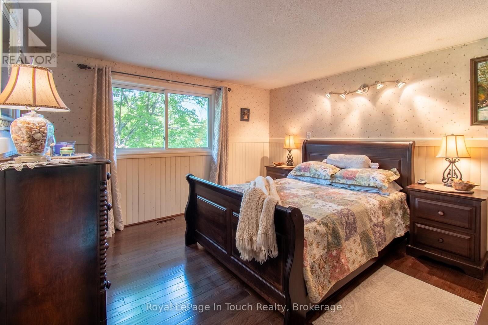 












1464 GOLDEN BEACH ROAD

,
Bracebridge (Monck (Bracebridge)),




Ontario
P1L1W8

