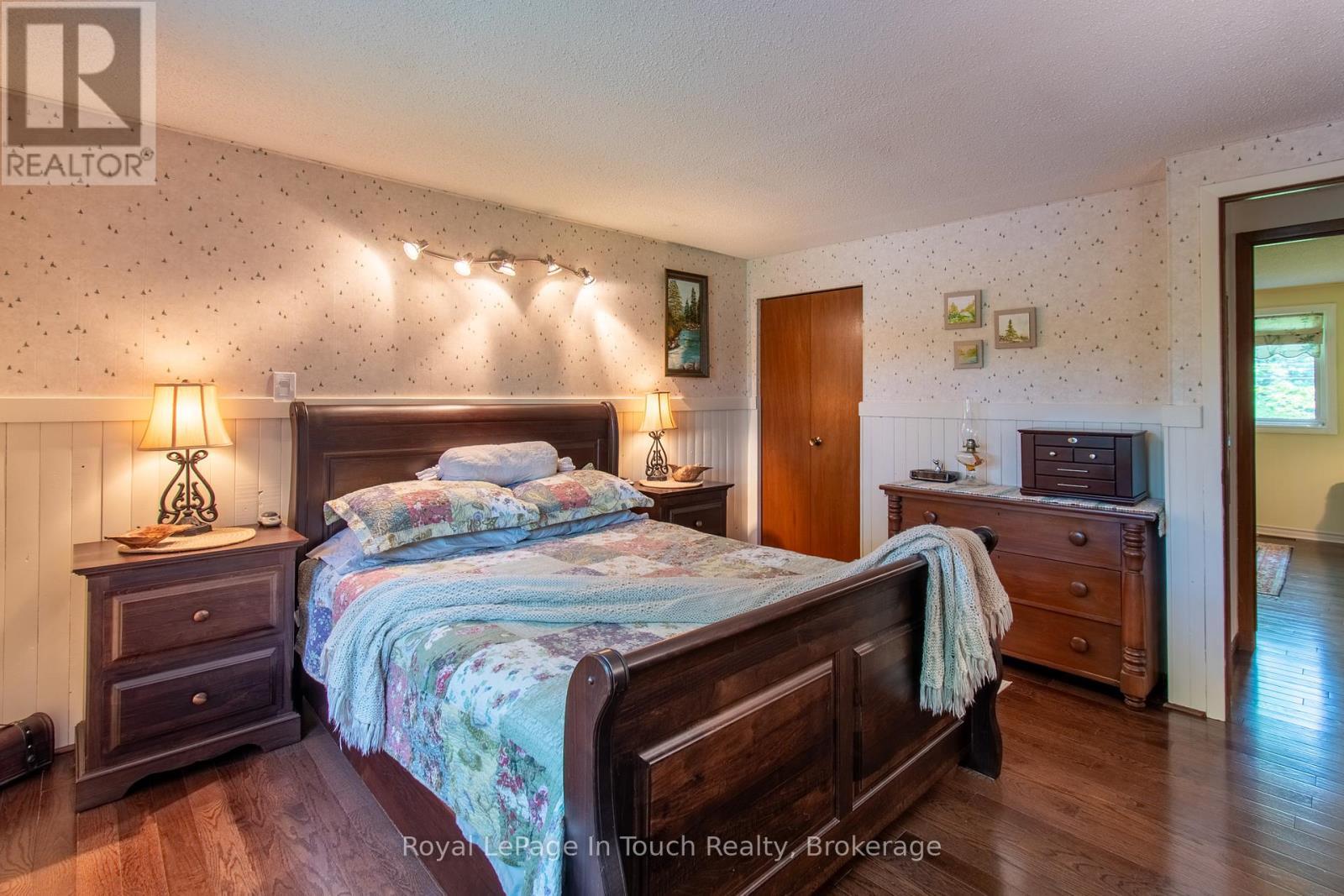 












1464 GOLDEN BEACH ROAD

,
Bracebridge (Monck (Bracebridge)),




Ontario
P1L1W8

