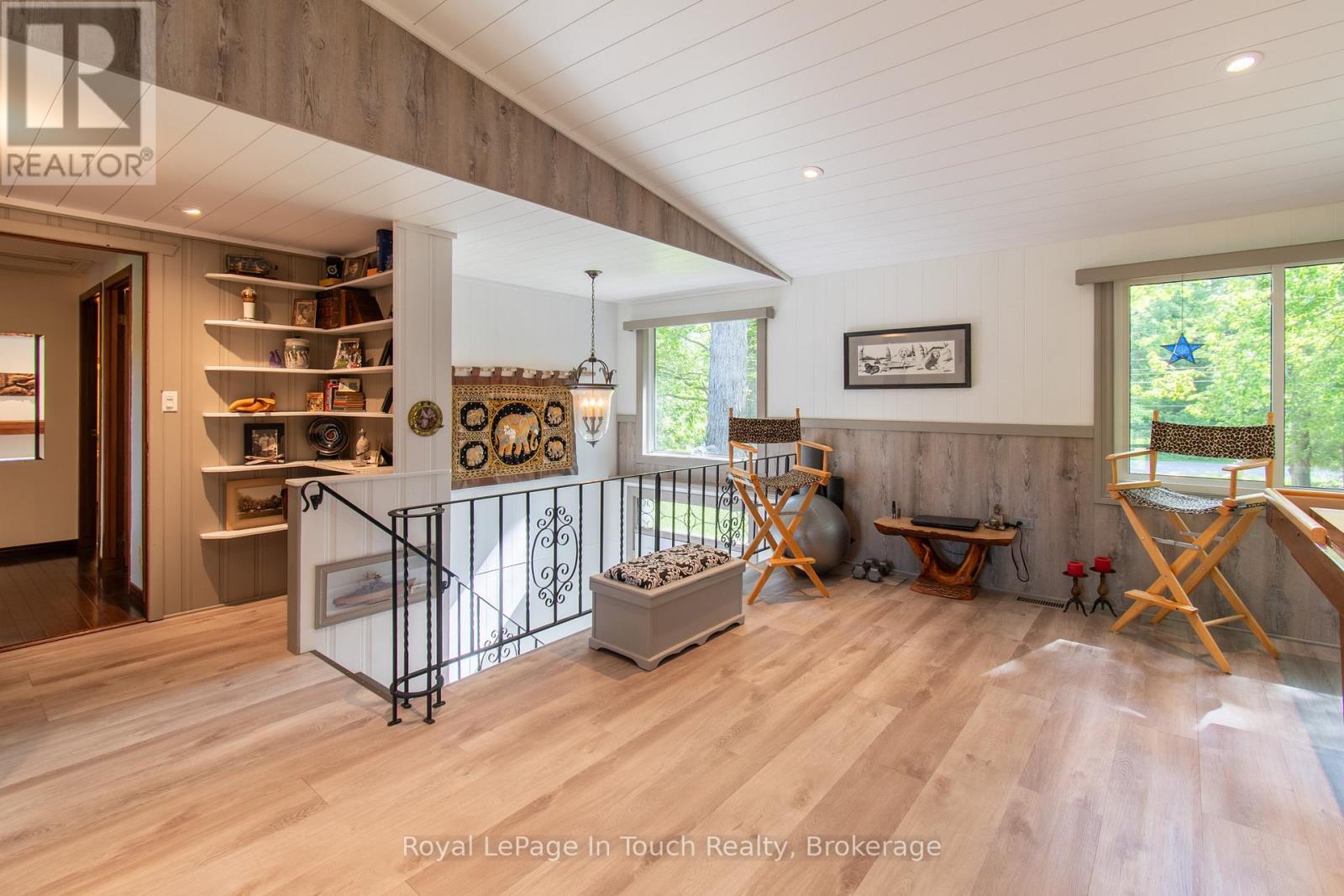












1464 GOLDEN BEACH ROAD

,
Bracebridge (Monck (Bracebridge)),




Ontario
P1L1W8

