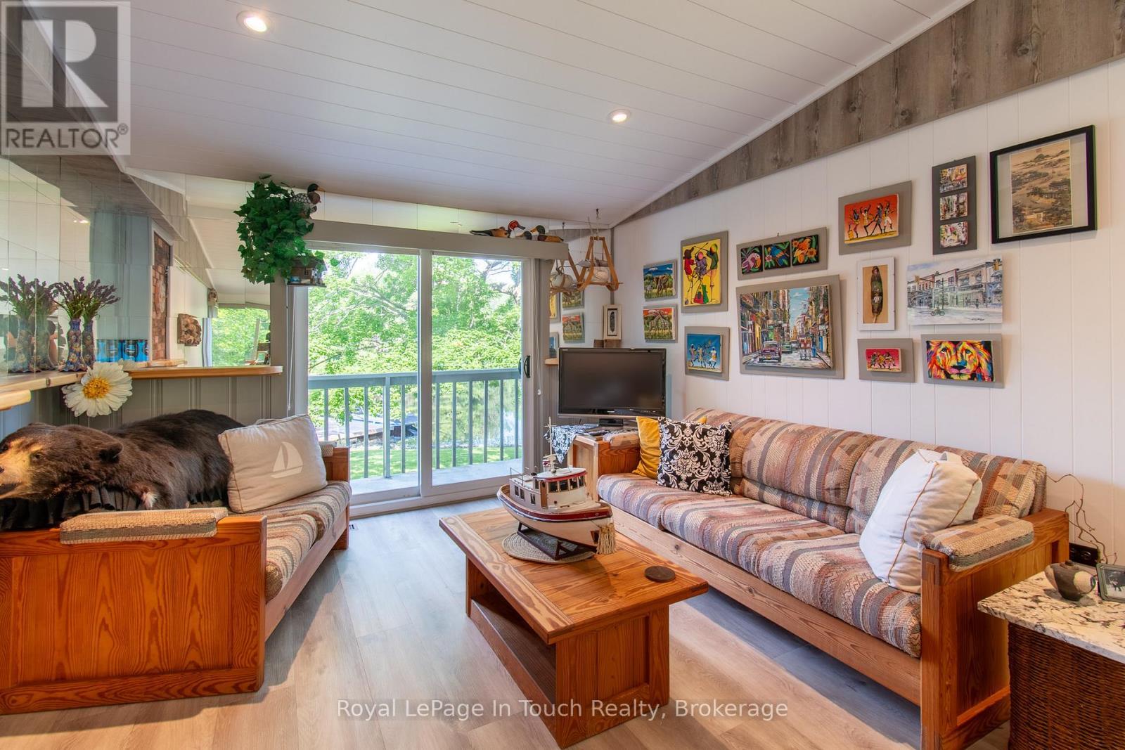 












1464 GOLDEN BEACH ROAD

,
Bracebridge (Monck (Bracebridge)),




Ontario
P1L1W8

