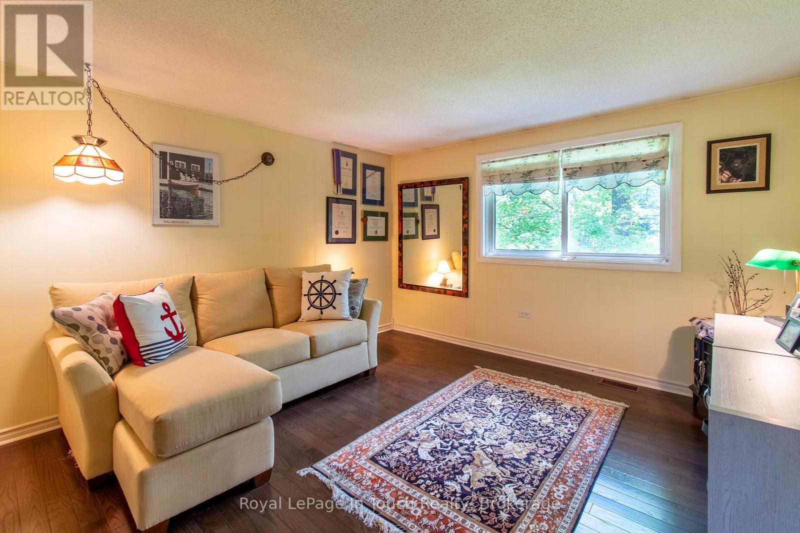 












1464 GOLDEN BEACH ROAD

,
Bracebridge (Monck (Bracebridge)),




Ontario
P1L1W8

