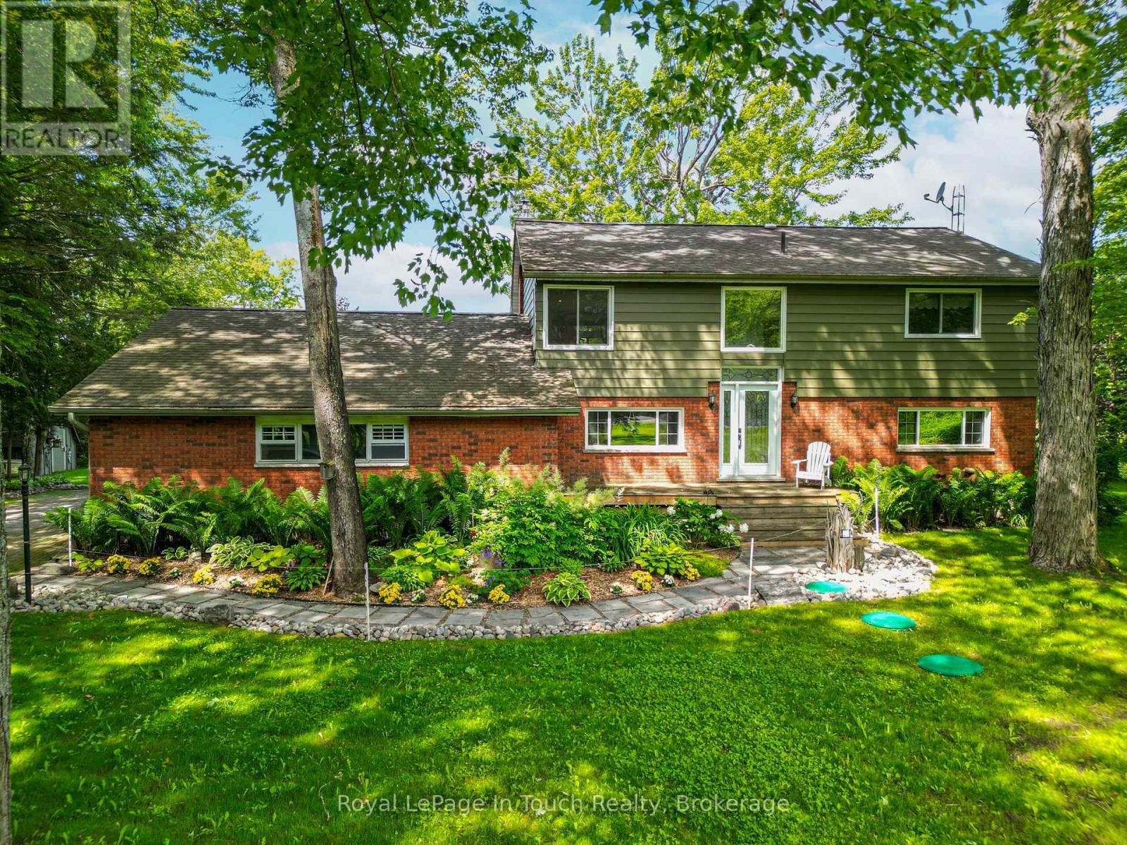 












1464 GOLDEN BEACH ROAD

,
Bracebridge (Monck (Bracebridge)),




Ontario
P1L1W8

