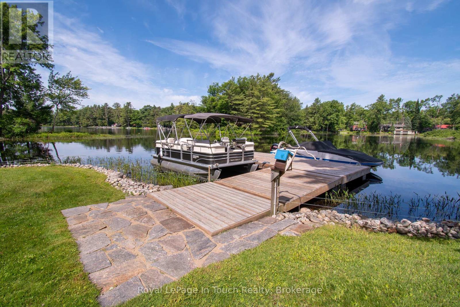 












1464 GOLDEN BEACH ROAD

,
Bracebridge (Monck (Bracebridge)),




Ontario
P1L1W8

