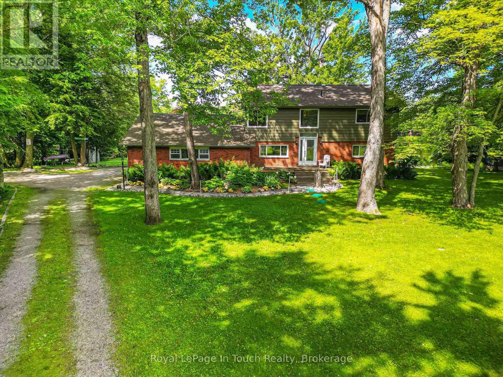 












1464 GOLDEN BEACH ROAD

,
Bracebridge (Monck (Bracebridge)),




Ontario
P1L1W8

