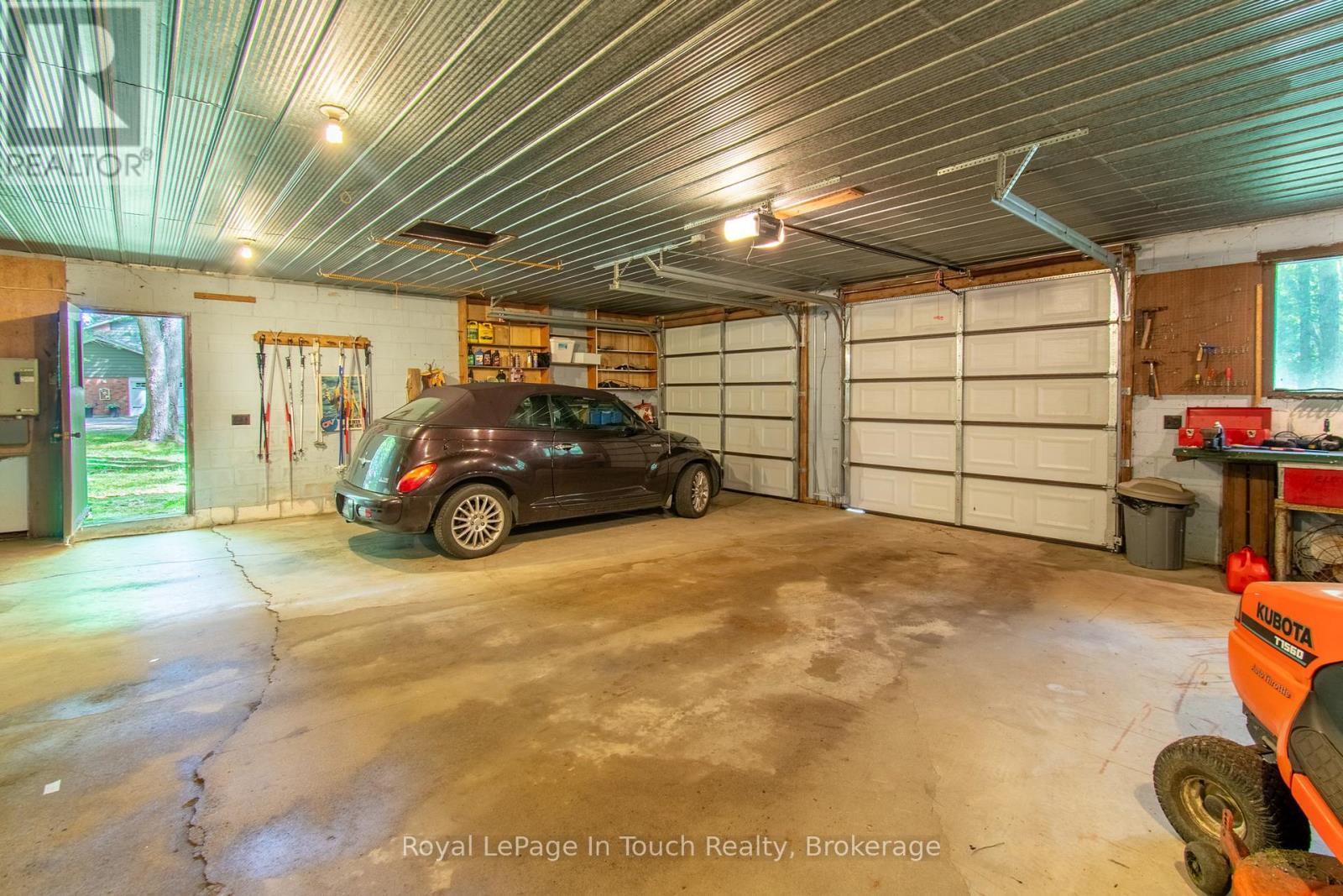 












1464 GOLDEN BEACH ROAD

,
Bracebridge (Monck (Bracebridge)),




Ontario
P1L1W8

