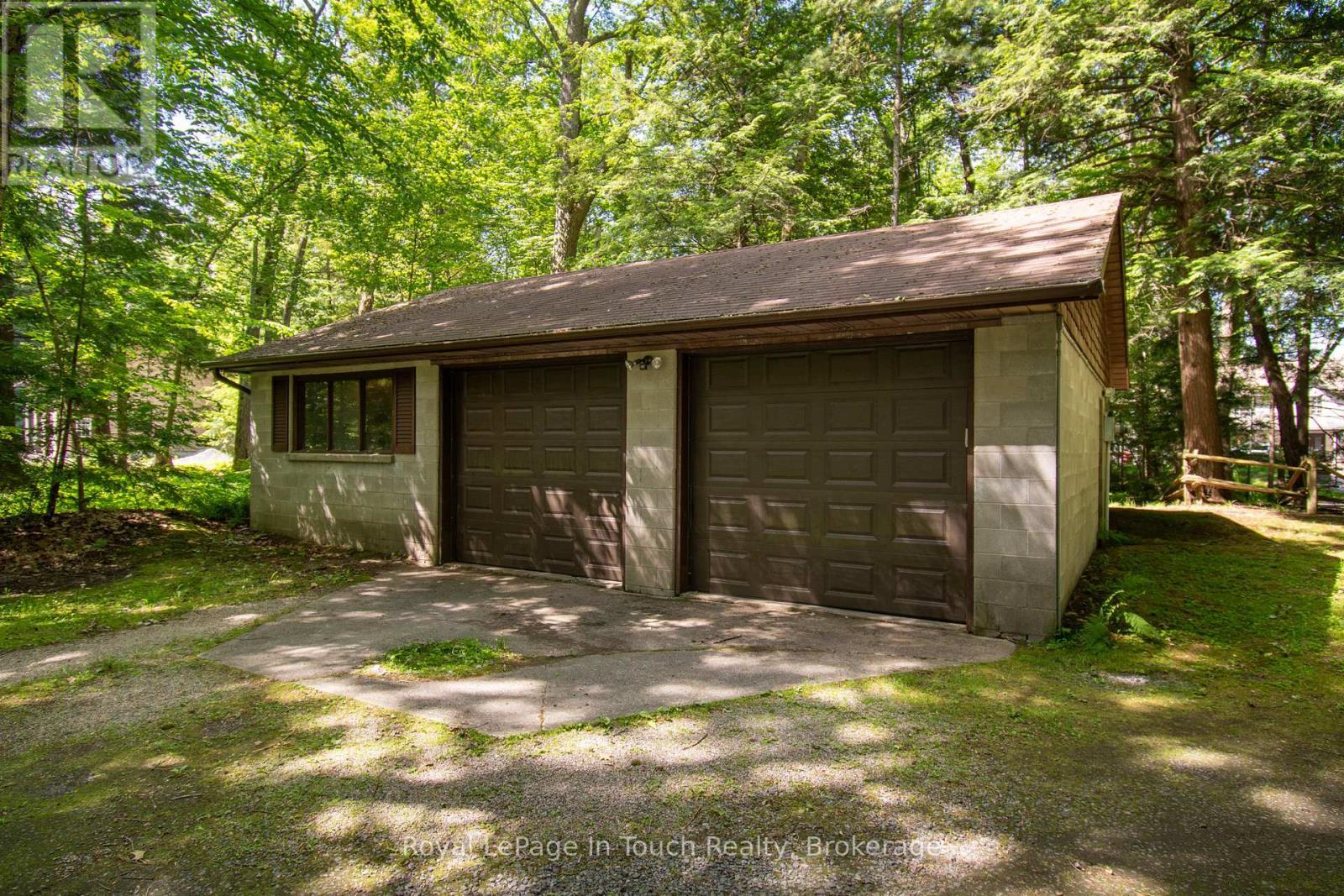 












1464 GOLDEN BEACH ROAD

,
Bracebridge (Monck (Bracebridge)),




Ontario
P1L1W8

