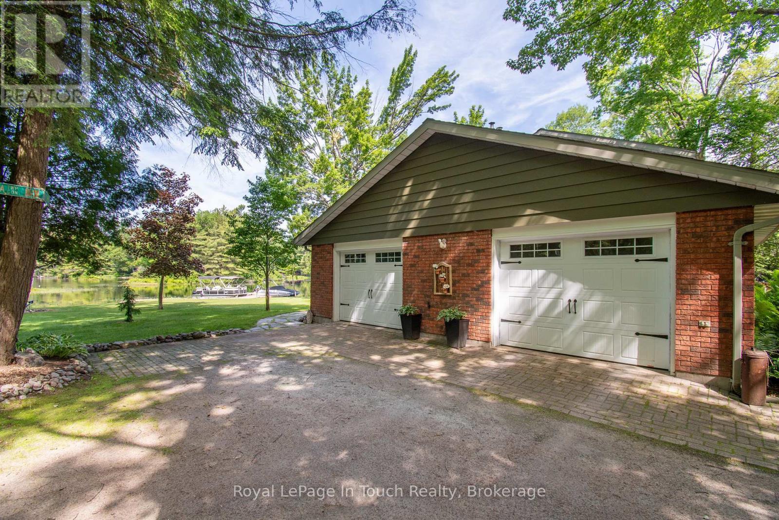 












1464 GOLDEN BEACH ROAD

,
Bracebridge (Monck (Bracebridge)),




Ontario
P1L1W8

