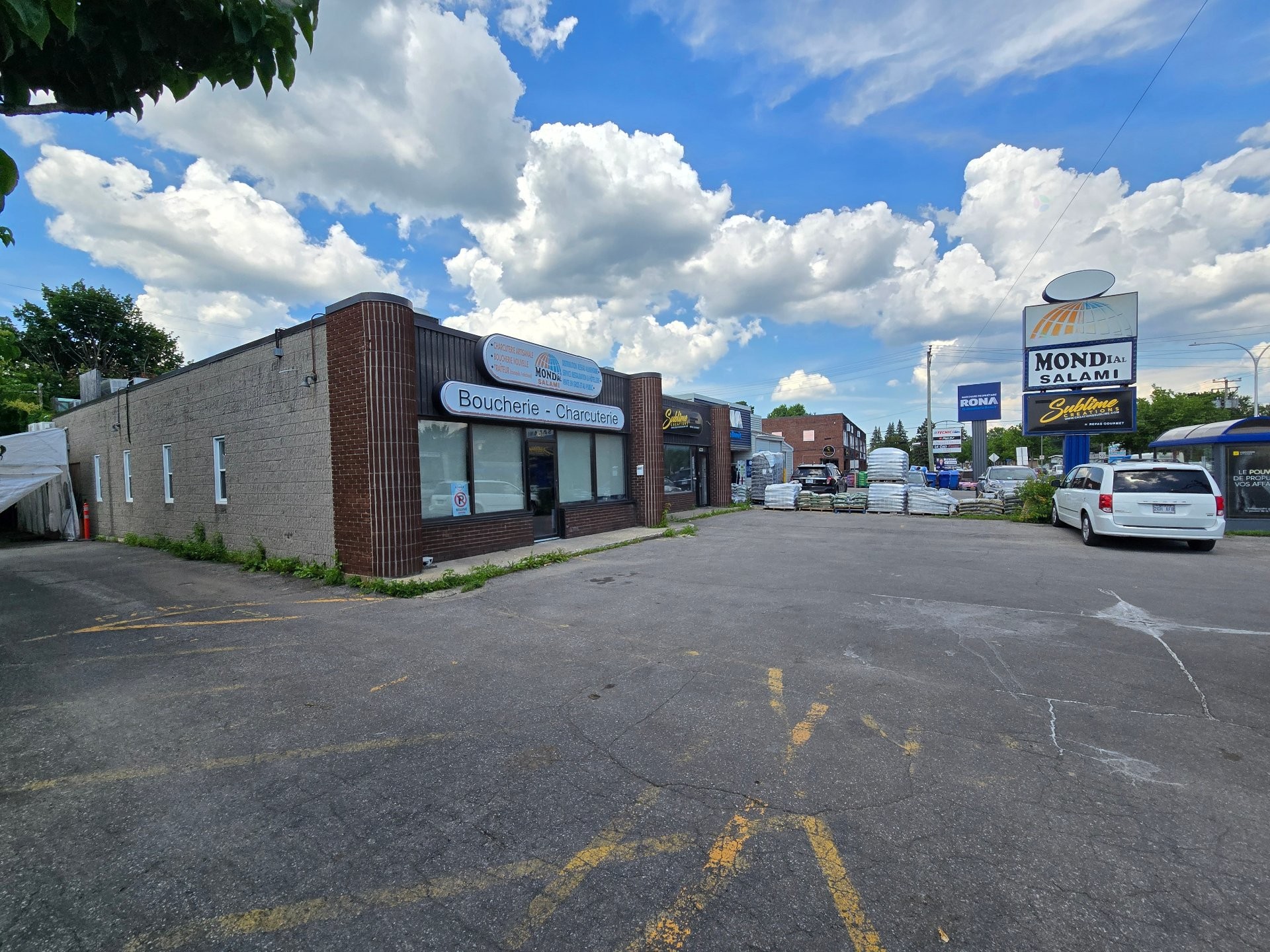 









3405

 - 3415


Boul. de la Concorde E.

,
Laval (Duvernay),




QC
H7E2C3

