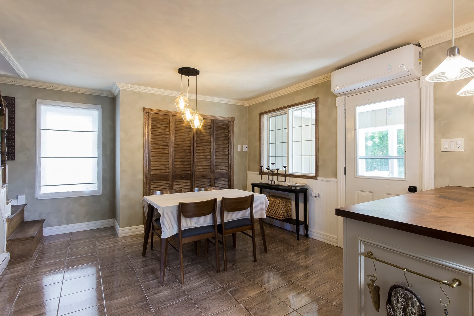 









212


Rue Church

,
Gatineau (Buckingham),




QC
J8L1P8

