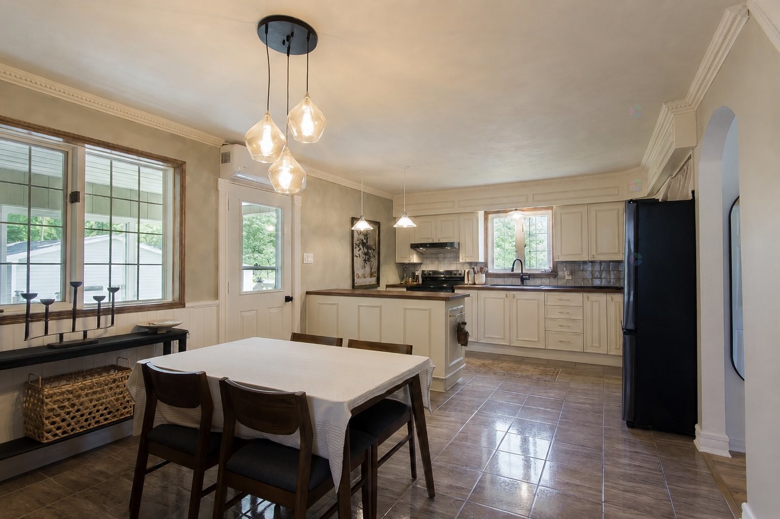 









212


Rue Church

,
Gatineau (Buckingham),




QC
J8L1P8

