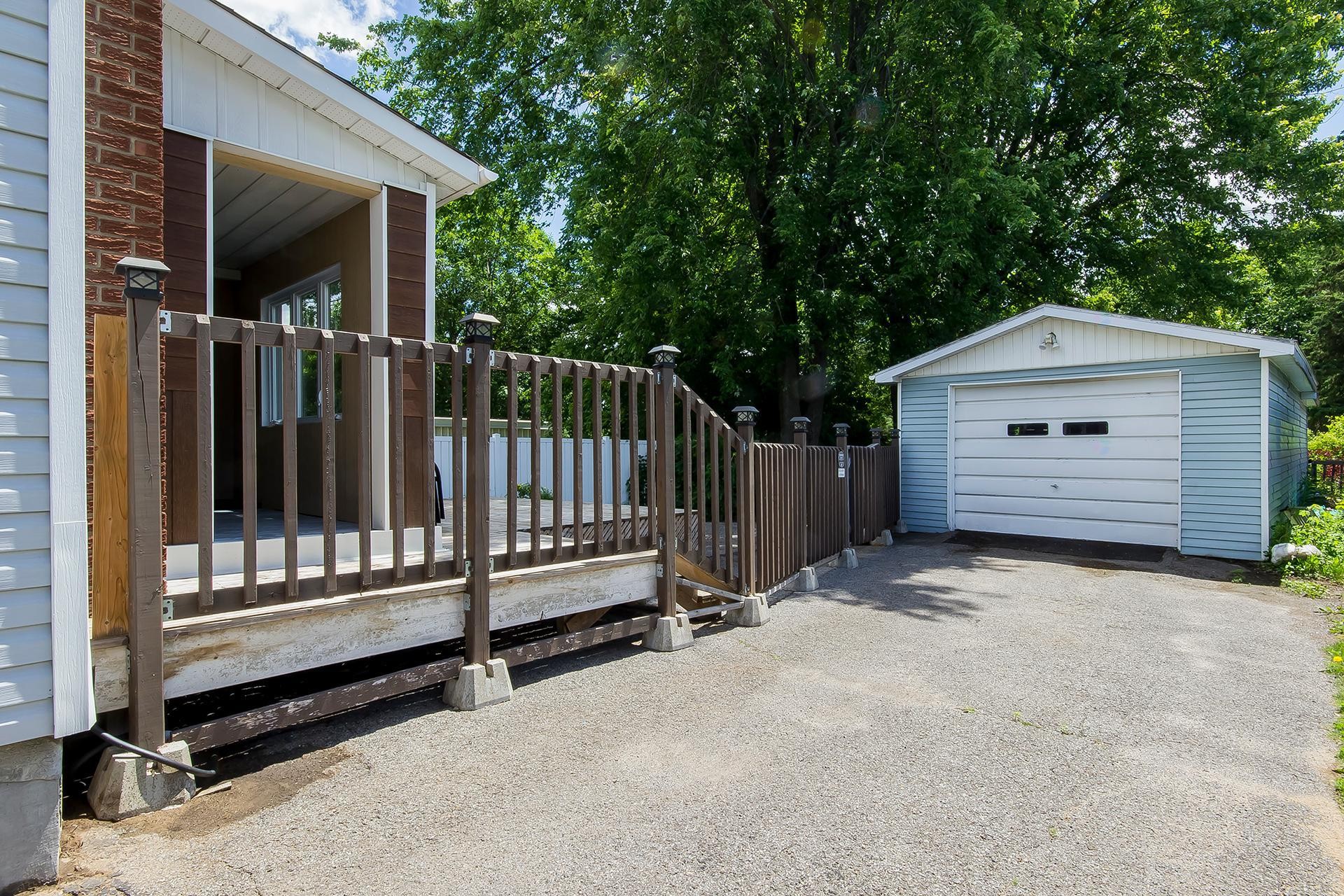 









212


Rue Church

,
Gatineau (Buckingham),




QC
J8L1P8

