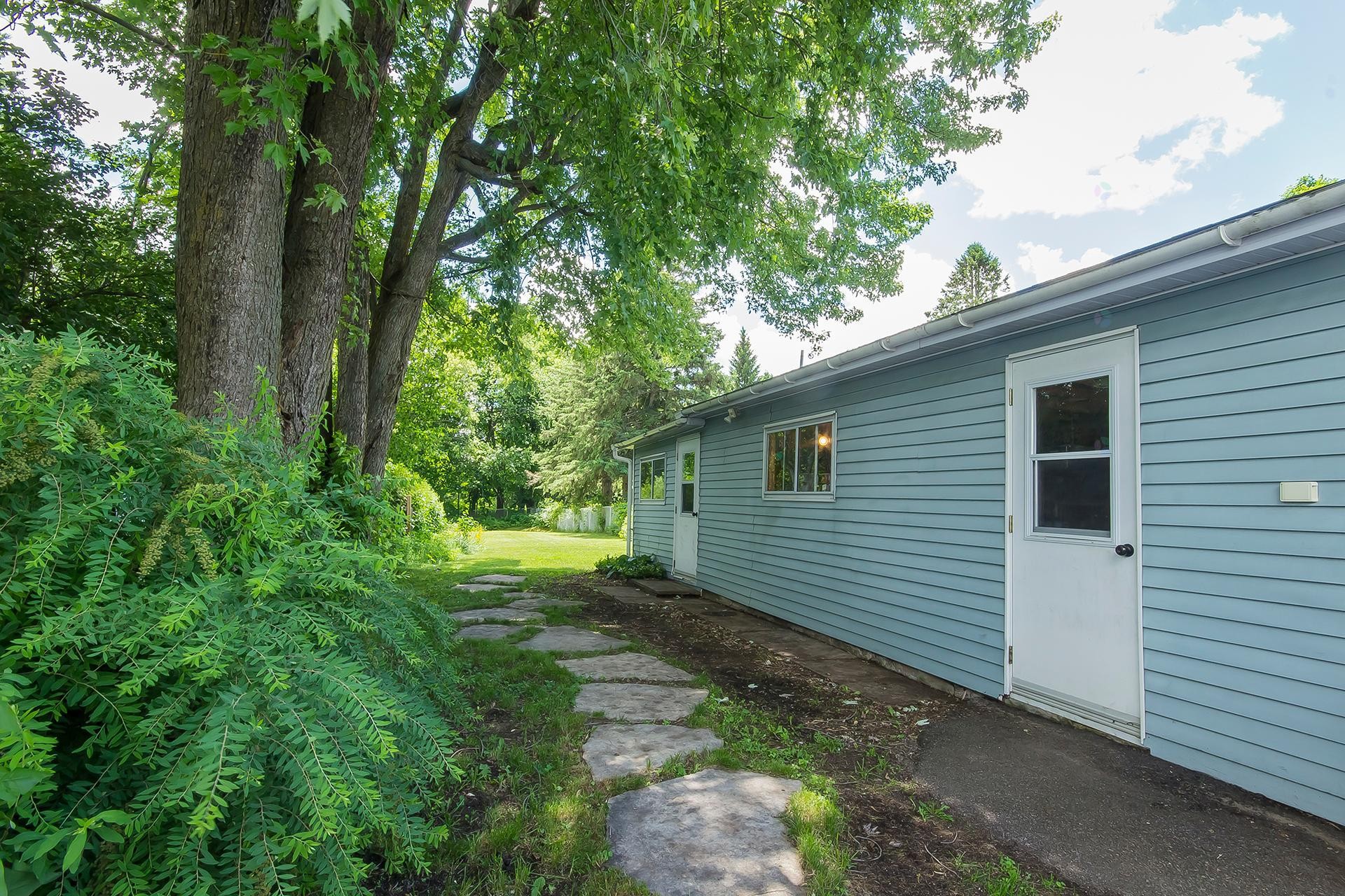 









212


Rue Church

,
Gatineau (Buckingham),




QC
J8L1P8

