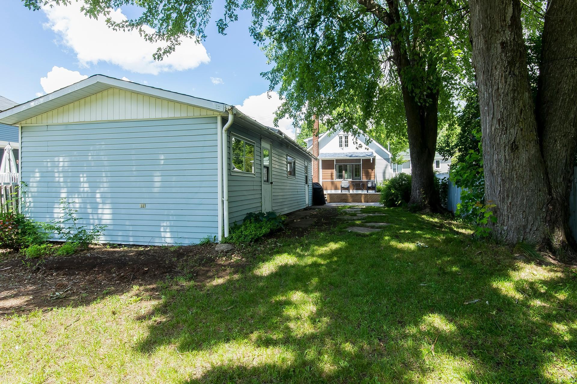 









212


Rue Church

,
Gatineau (Buckingham),




QC
J8L1P8

