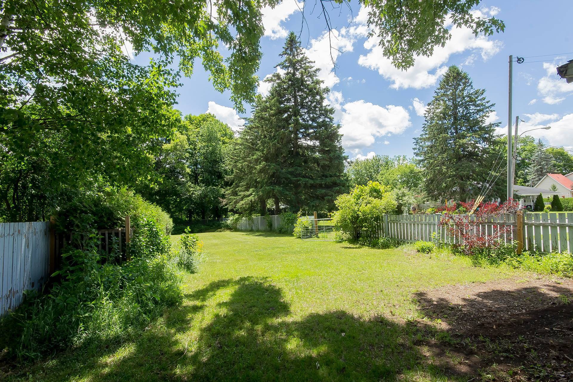 









212


Rue Church

,
Gatineau (Buckingham),




QC
J8L1P8

