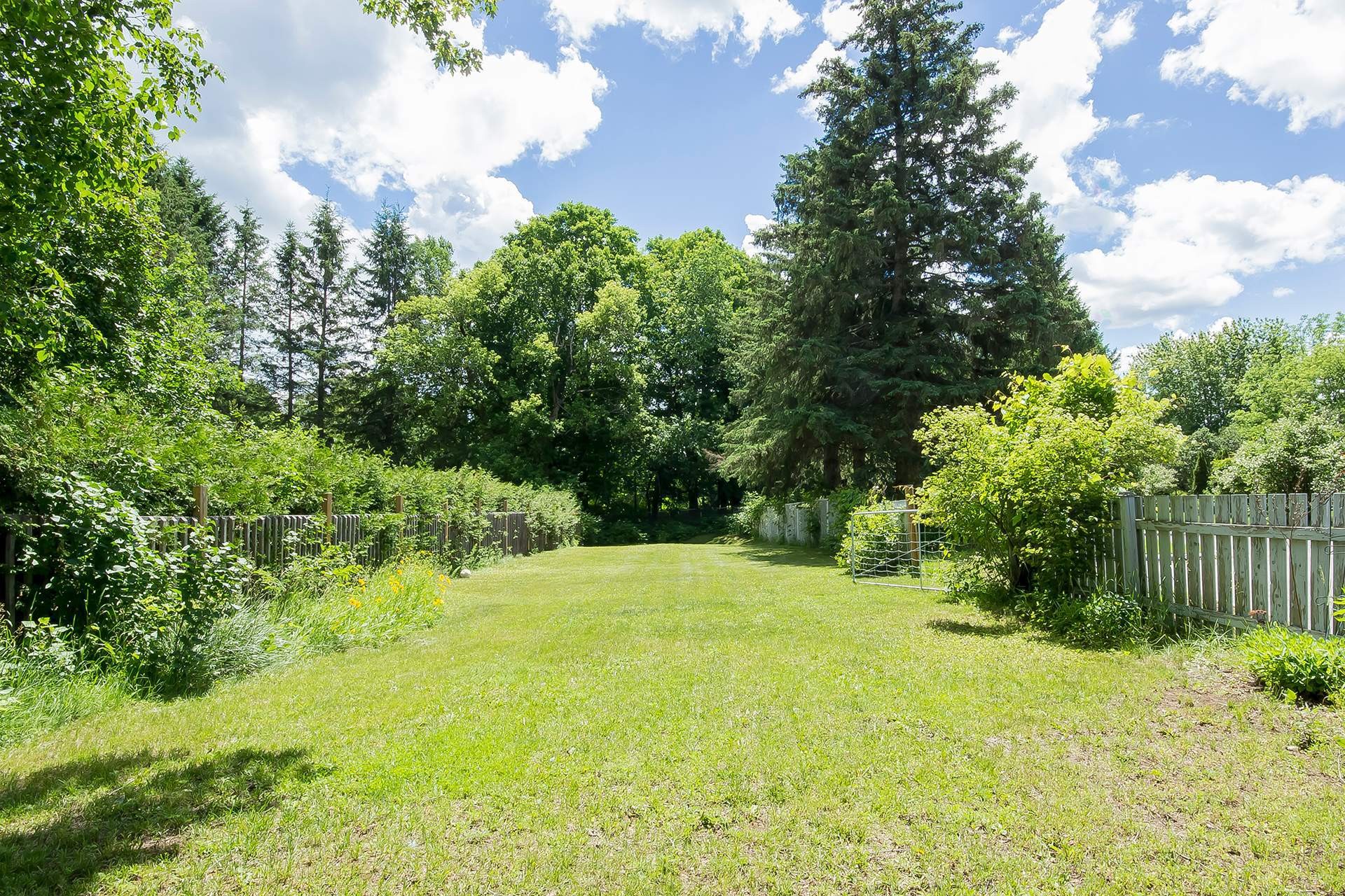 









212


Rue Church

,
Gatineau (Buckingham),




QC
J8L1P8


